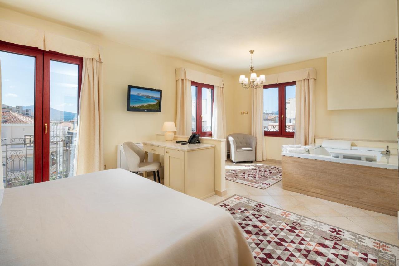 Hotel Regina Elena Olbia Esterno foto