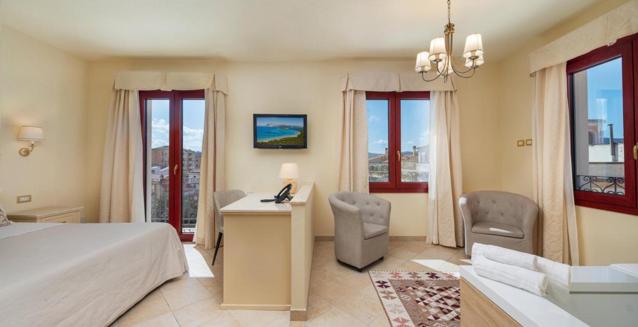 Hotel Regina Elena Olbia Esterno foto