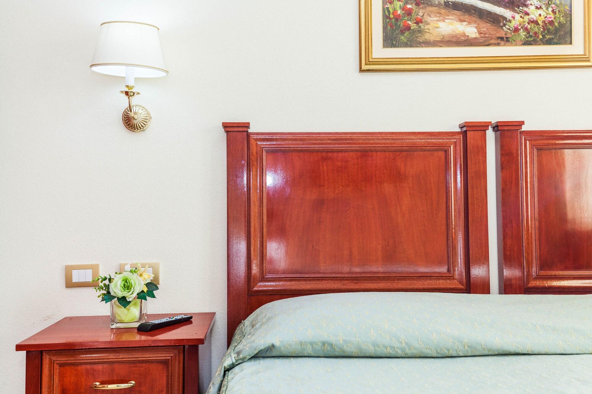 Hotel Regina Elena Olbia Esterno foto