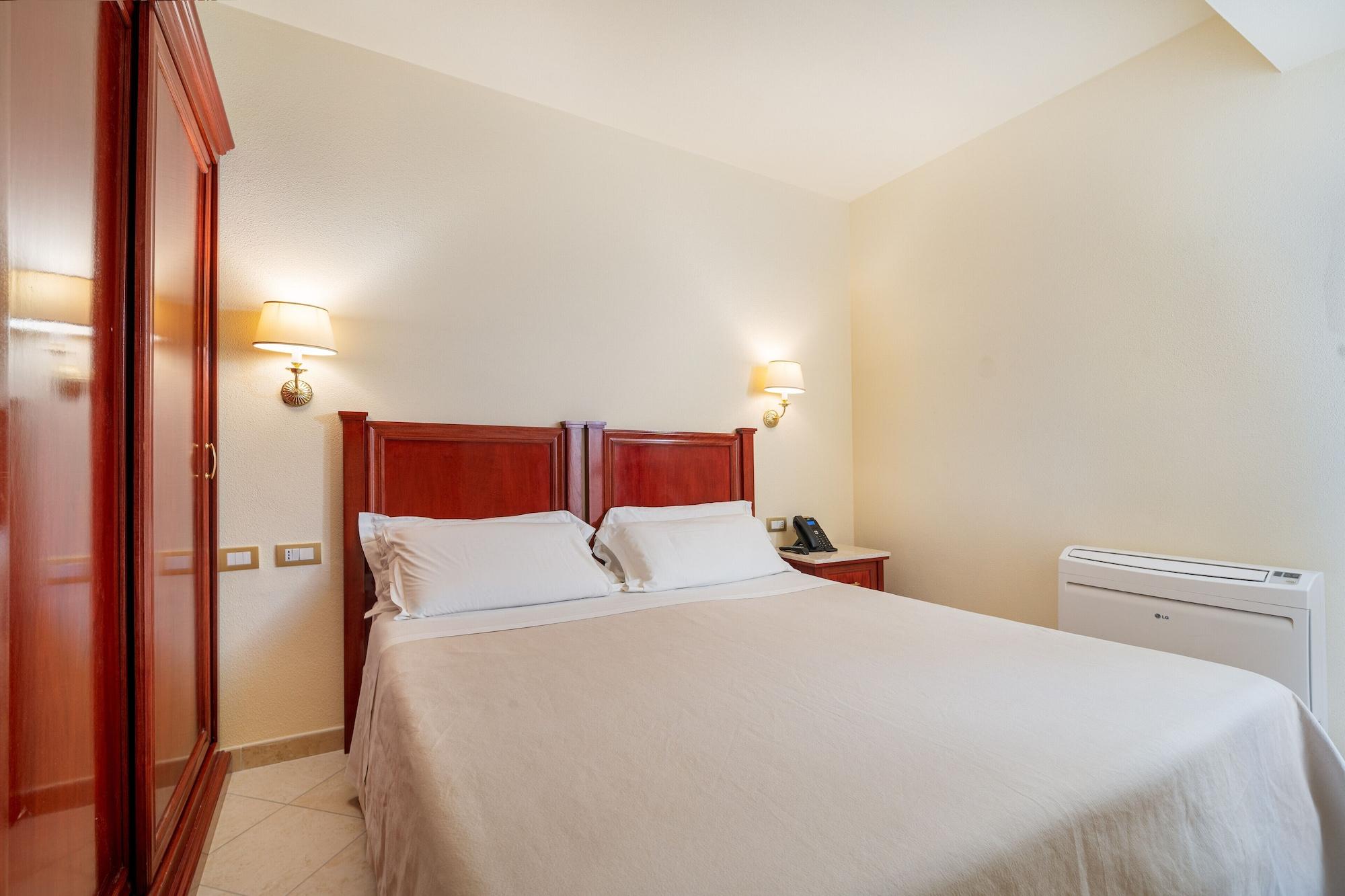Hotel Regina Elena Olbia Esterno foto