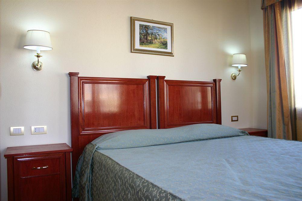 Hotel Regina Elena Olbia Esterno foto