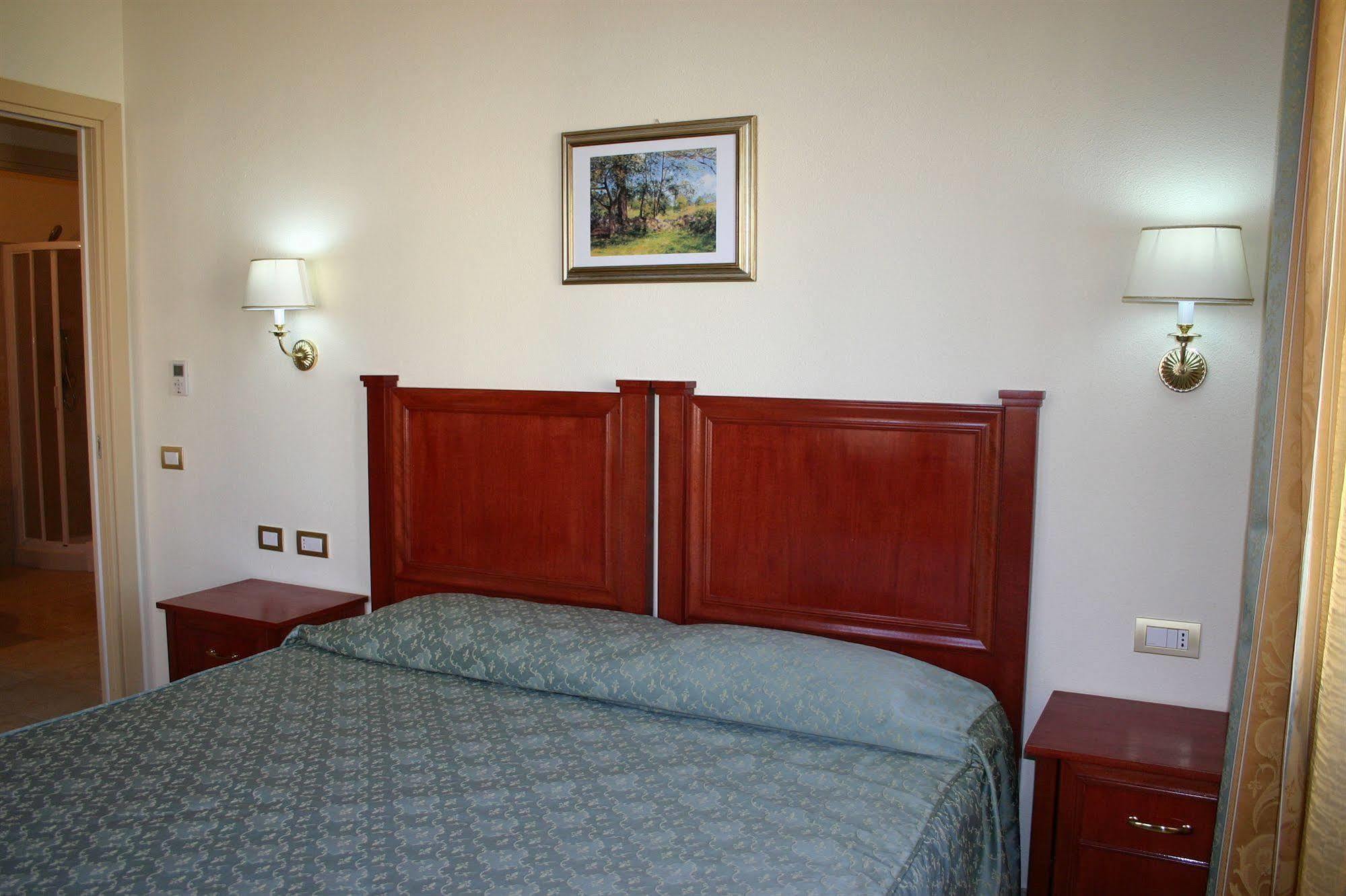 Hotel Regina Elena Olbia Esterno foto